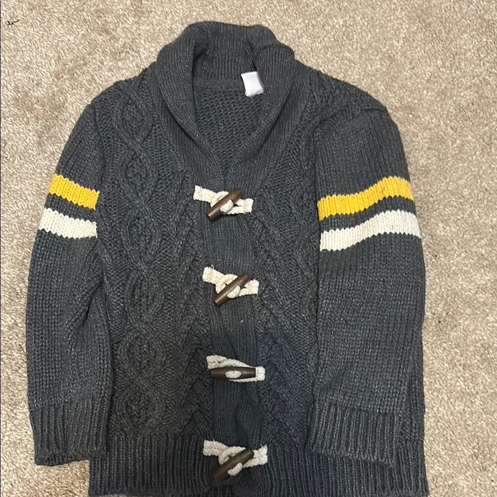 GAP Gray and Yellow Sweater with Classic Knit Design